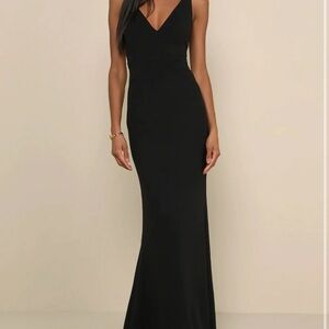 Lulu's Black V-Neck Sleeveless Maxi Gown